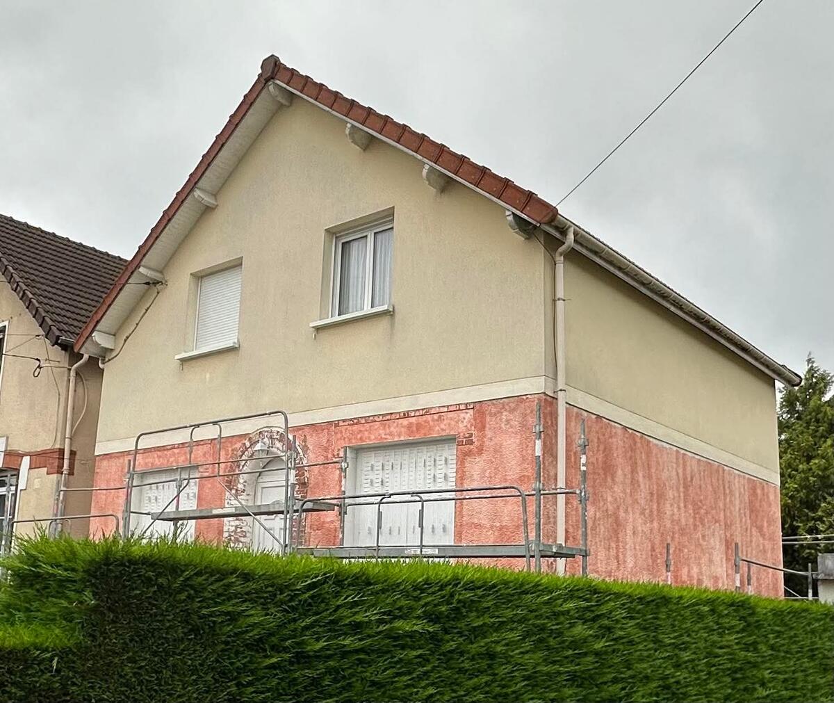 Rénovation des façades en peinture ou enduit projeté